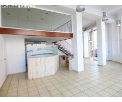 LOCAL TOTALMENTE ESQUINERO CON GRAN APARADOR EN ZONA DE PASO DE MANRESA EN VENTA