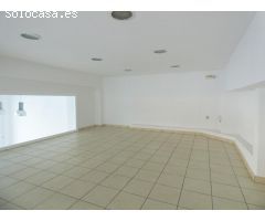 LOCAL TOTALMENTE ESQUINERO CON GRAN APARADOR EN ZONA DE PASO DE MANRESA EN VENTA