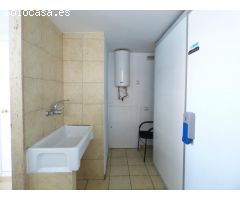 LOCAL TOTALMENTE ESQUINERO CON GRAN APARADOR EN ZONA DE PASO DE MANRESA EN VENTA