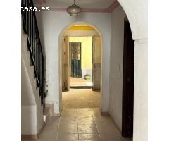 Gran casa de pueblo en el centro de Santa Olalla. Ideal inversor!!