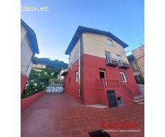 Singular chalet de tres niveles en Santander.