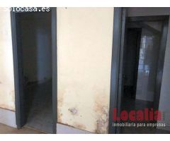 Amplio local comercial en Torrelavega, Cantabria.