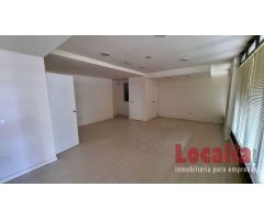 Local acondicionado como clínica en Mompía, Bezana