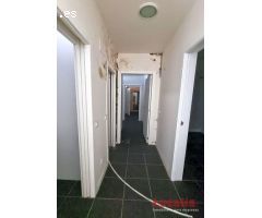 Local acondicionado como clínica en Mompía, Bezana