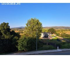 Casa  con tres pisos independientes y jardin.