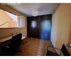 Casa  con tres pisos independientes y jardin.
