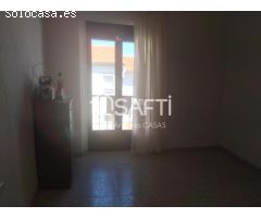 Casa típica de  Malpartida de Cáceres, 175m2 de vivienda, con entrada principal por C/ Parras y Tras