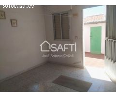 Casa típica de  Malpartida de Cáceres, 175m2 de vivienda, con entrada principal por C/ Parras y Tras