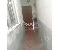 Casa típica de  Malpartida de Cáceres, 175m2 de vivienda, con entrada principal por C/ Parras y Tras