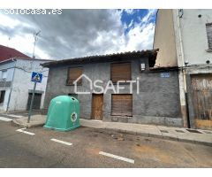 CASA DE PUEBLO A LA VENTA EN PLAZA DE SANTA MARINA