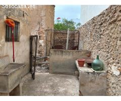 Gran casa de pueblo para reformar. Muy bien situada