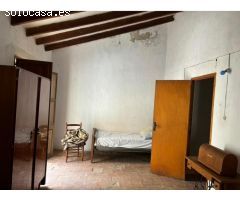 Gran casa de pueblo para reformar. Muy bien situada