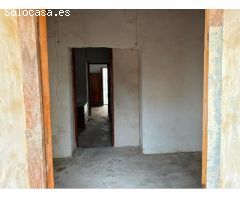 Gran casa de pueblo para reformar. Muy bien situada