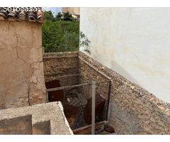 Gran casa de pueblo para reformar. Muy bien situada
