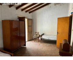 Gran casa de pueblo para reformar. Muy bien situada