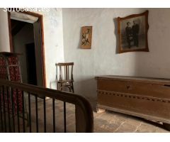 Gran casa de pueblo para reformar. Muy bien situada