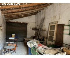 Gran casa de pueblo para reformar. Muy bien situada
