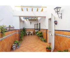 Gran casa en el centro de Castilleja de La Cuesta!!!