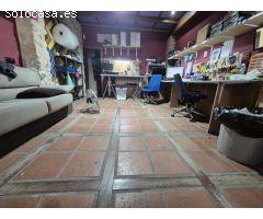 Casa en venta con gran almacén