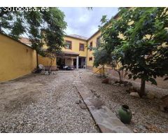 Casa en venta con gran almacén