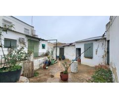 Gran casa del pueblo en Pilas, muy cerca de La Plaza de La constitución!!