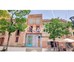 Edificio en el centro de Molins de Rei con 2 pisos dúplex independientes