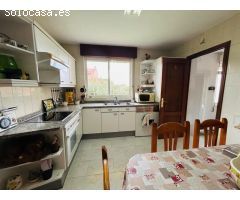 CHALET independiente a 10 km de León. Con salón, cocina, baño y 2 dormitorios en la planta baja.