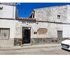 CASA DE PUEBLO PARA REFORMA INTEGRAL CON AMPLIA PARCELA