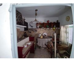 CASA DE PUEBLO PARA REFORMA INTEGRAL CON AMPLIA PARCELA