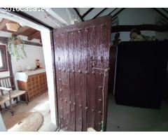 CASA DE PUEBLO PARA REFORMA INTEGRAL CON AMPLIA PARCELA