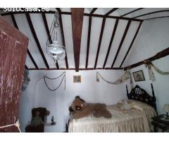 CASA DE PUEBLO PARA REFORMA INTEGRAL CON AMPLIA PARCELA