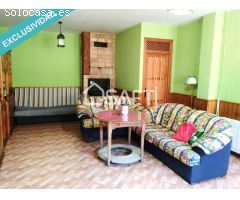 Casa de dos plantas, amueblada en perfecto estado de habitabilidad, con 6 dormitorios y 2 baños. Pre