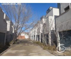 PROMOCIÓN DE CHALETS EN QUERO - CON INCIDENCIAS: OBRA PARALIZADA.