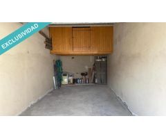 Garaje de 23m2 con entrepiso.