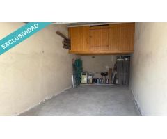 Garaje de 23m2 con entrepiso.