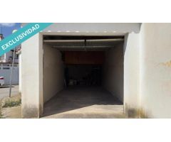 Garaje de 23m2 con entrepiso.