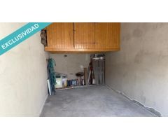 Garaje de 23m2 con entrepiso.