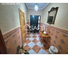 GRAN CASA AMUEBLADA EN PLANTA BAJA.