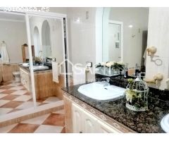 GRAN CASA AMUEBLADA EN PLANTA BAJA.