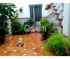 GRAN CASA AMUEBLADA EN PLANTA BAJA.