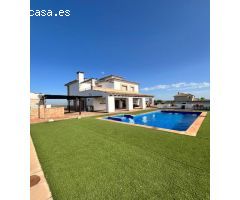 Espectacular chalet en Écija, en urbanización privada Cerro de San Cristóbal!!