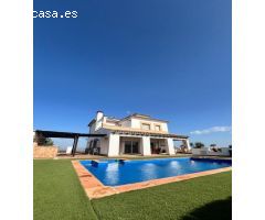 Espectacular chalet en Écija, en urbanización privada Cerro de San Cristóbal!!