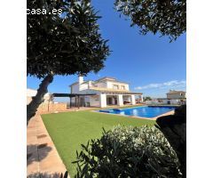 Espectacular chalet en Écija, en urbanización privada Cerro de San Cristóbal!!