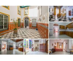 Magnífica Casa señorial en El Centro de Paradas!!!