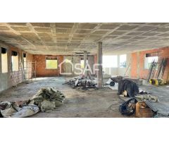 Terreno en parcela de 830 con casa en construcción de 450 m2