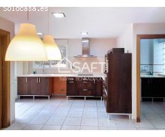 Estupendo chalet de 450 m2 de parcela y 365 m2 de vivienda.