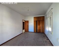 Oportunidad: Casa de 2 pisos con almacén y terreno en Alguaire