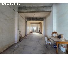 Oportunidad: Casa de 2 pisos con almacén y terreno en Alguaire