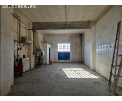 Oportunidad: Casa de 2 pisos con almacén y terreno en Alguaire