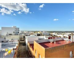 ADOSADO EN VENTA EN EL CENTRO DE CHICLANA